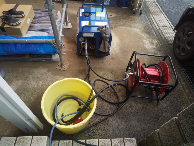 高圧洗浄機　ベランダ防水工事